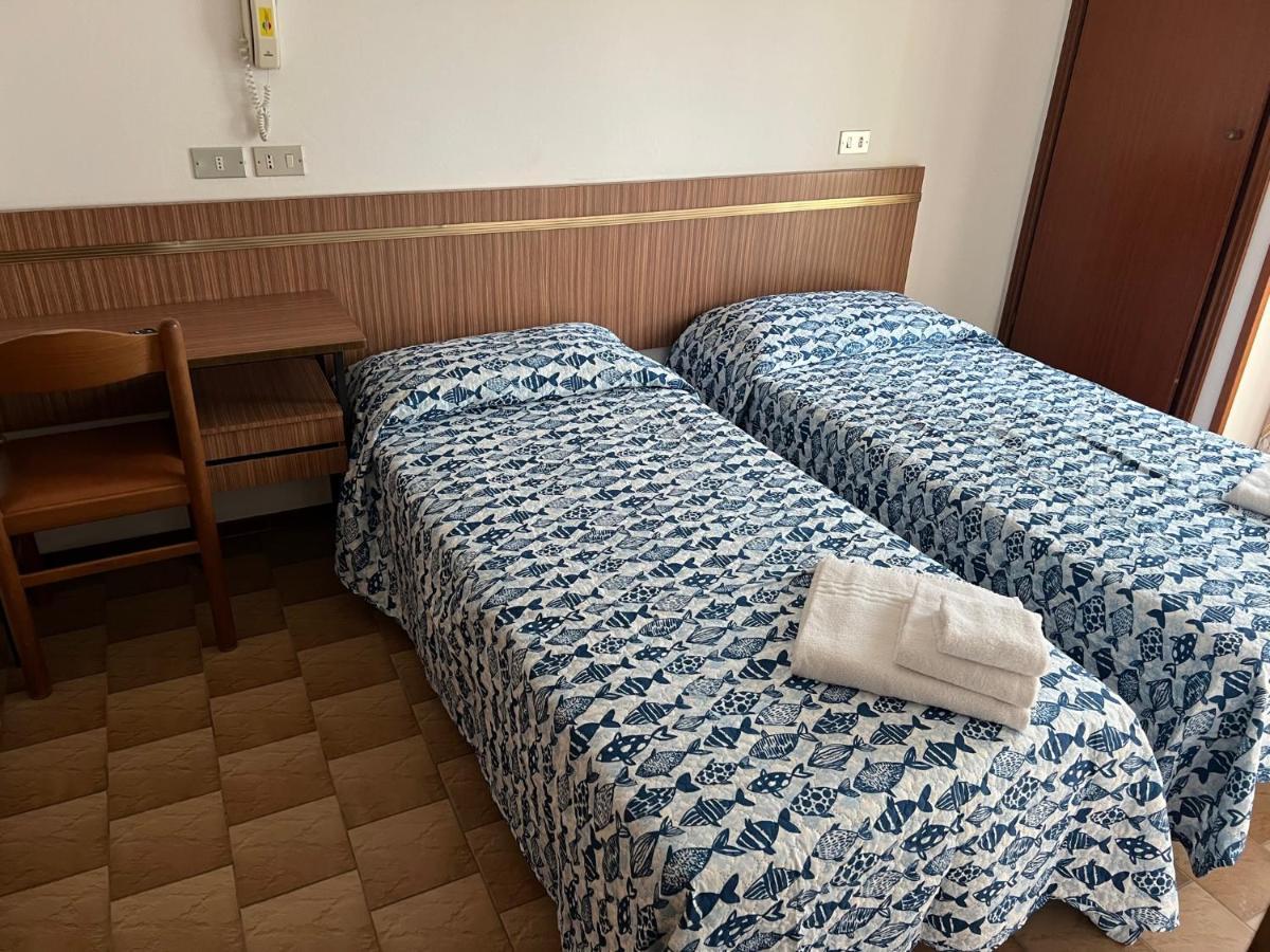 Hotel Estense Rimini Esterno foto