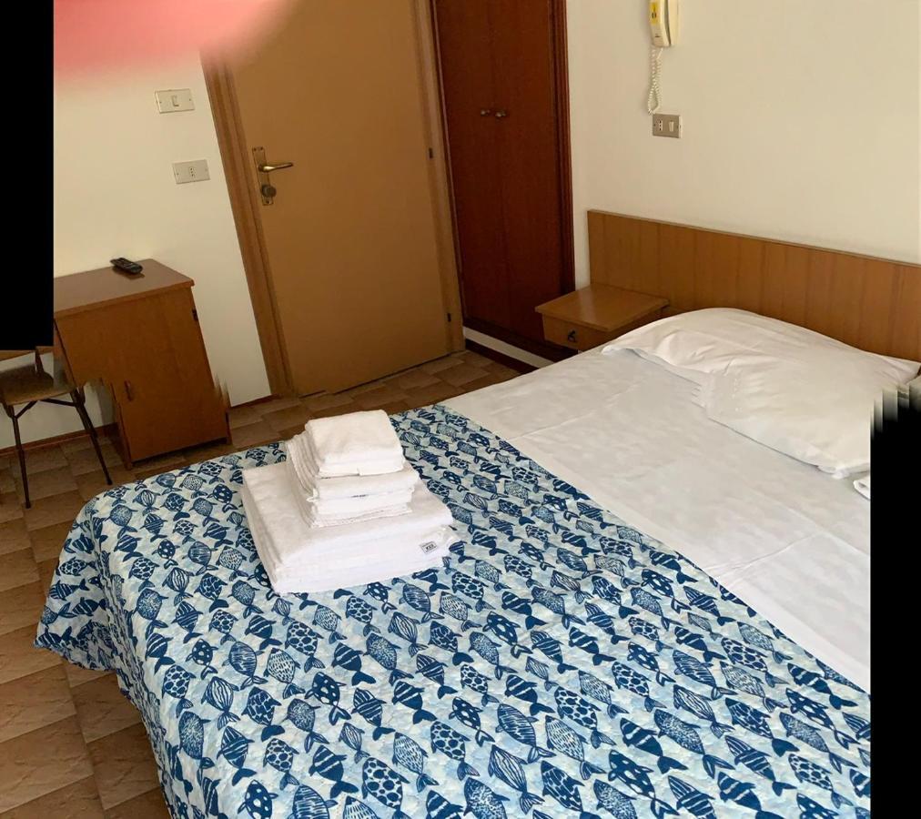 Hotel Estense Rimini Esterno foto
