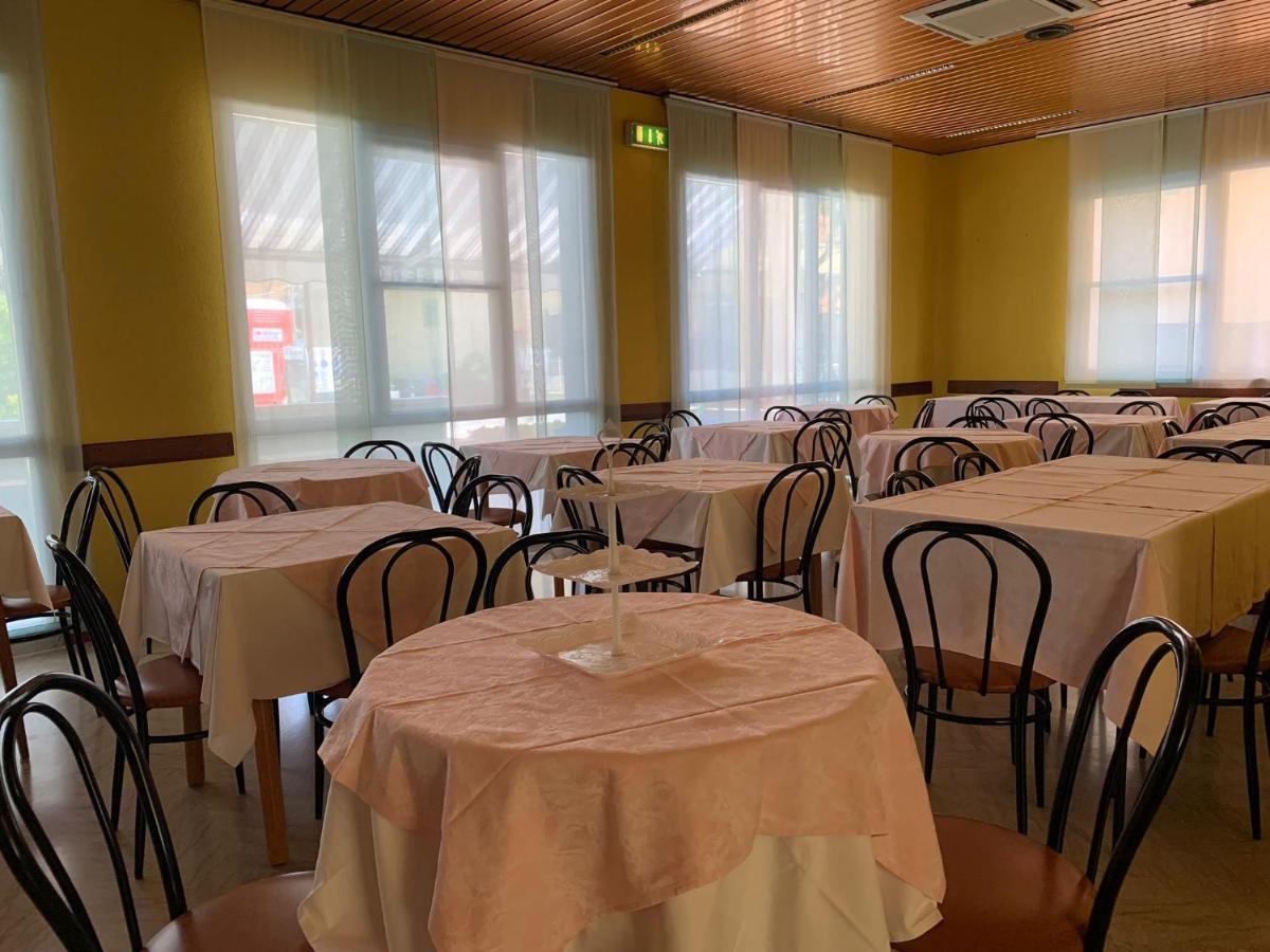 Hotel Estense Rimini Esterno foto