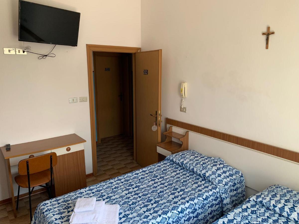 Hotel Estense Rimini Esterno foto