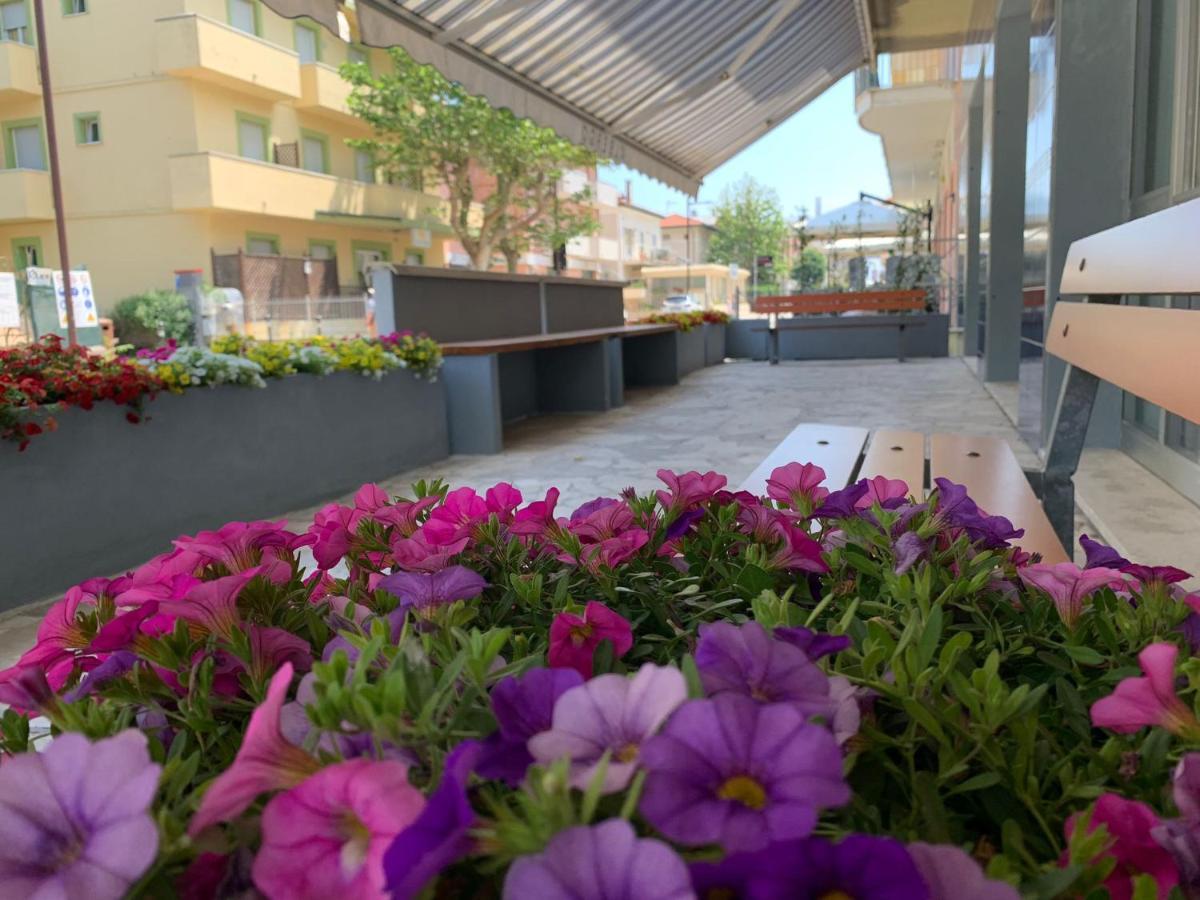 Hotel Estense Rimini Esterno foto